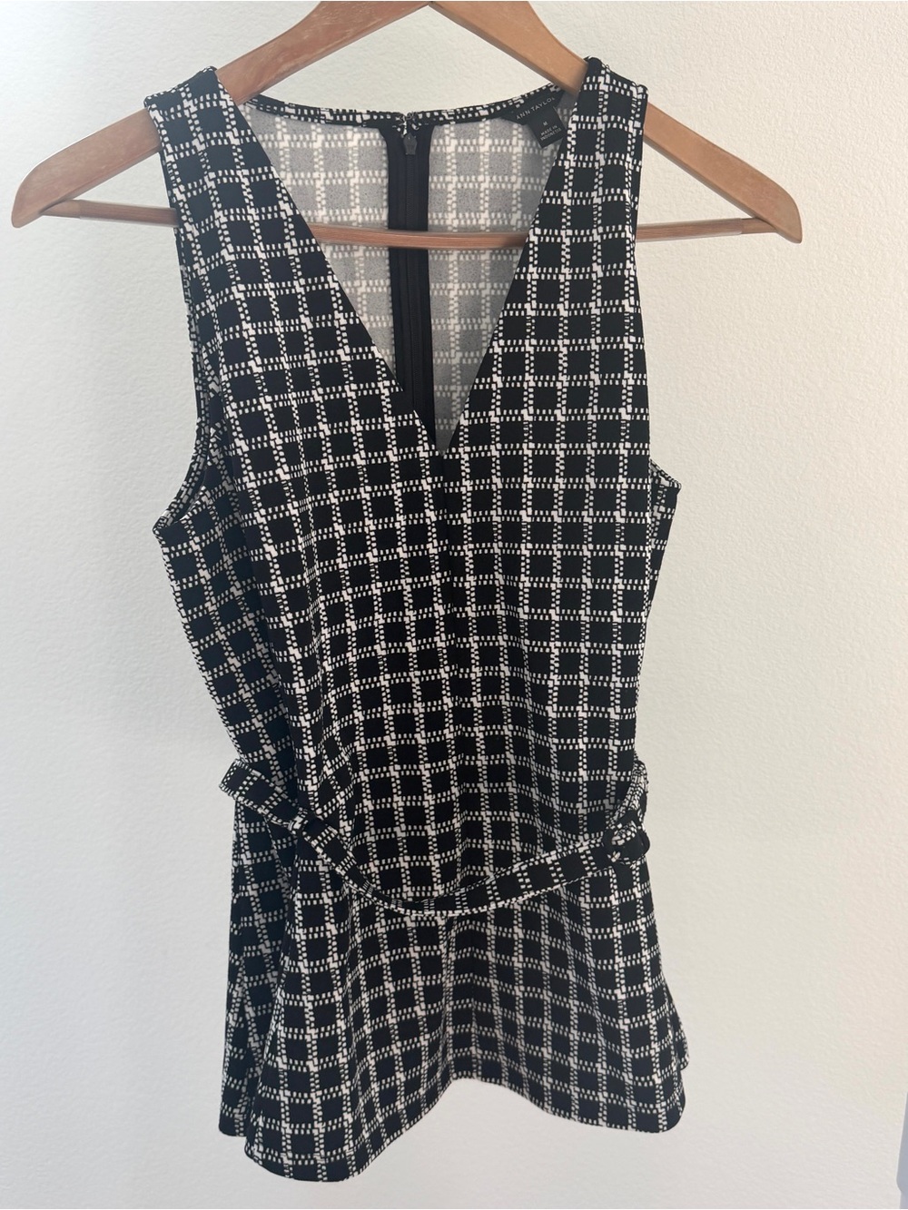 Ann Taylor Medium Sleeveless Black & White Check V-Neck Top